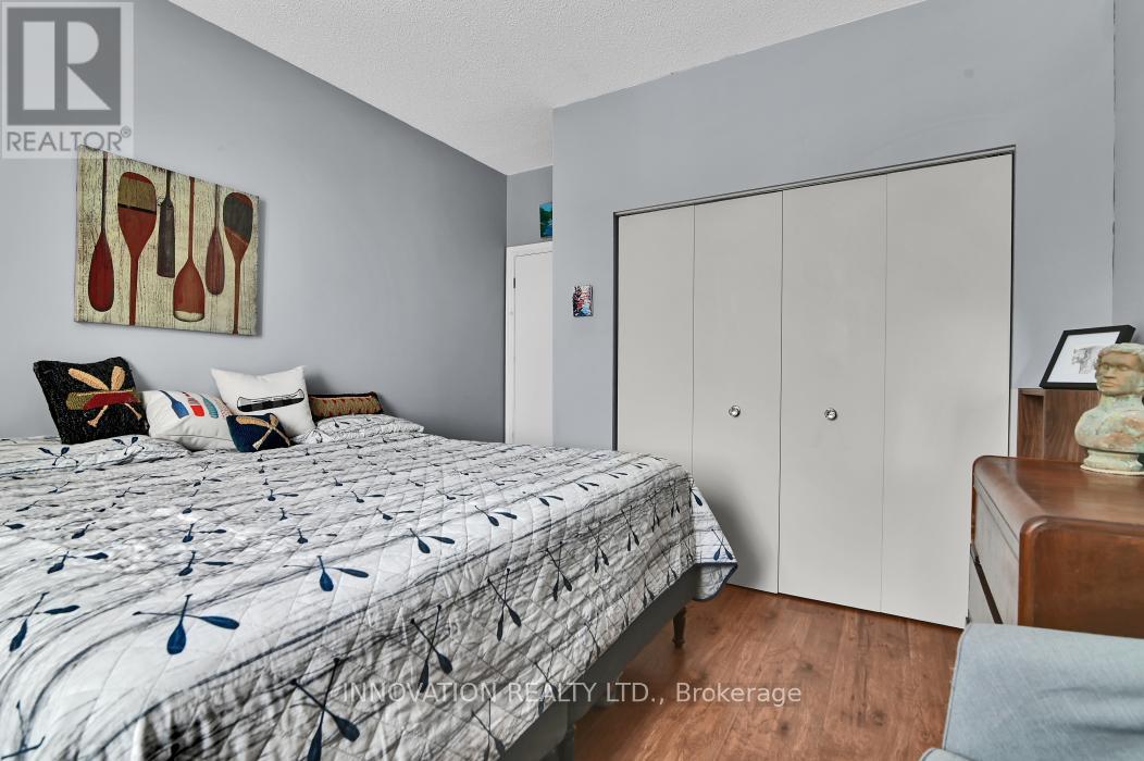 319 - 1 Rosamond Street E