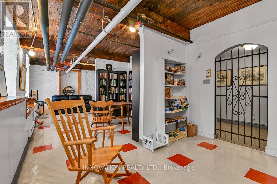 319 - 1 Rosamond Street E