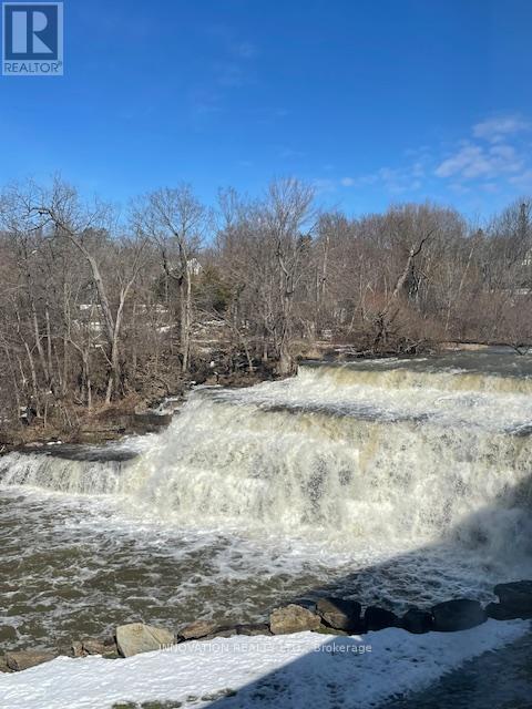 319 - 1 Rosamond Street E