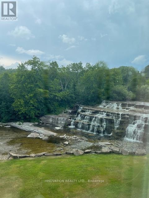 319 - 1 Rosamond Street E