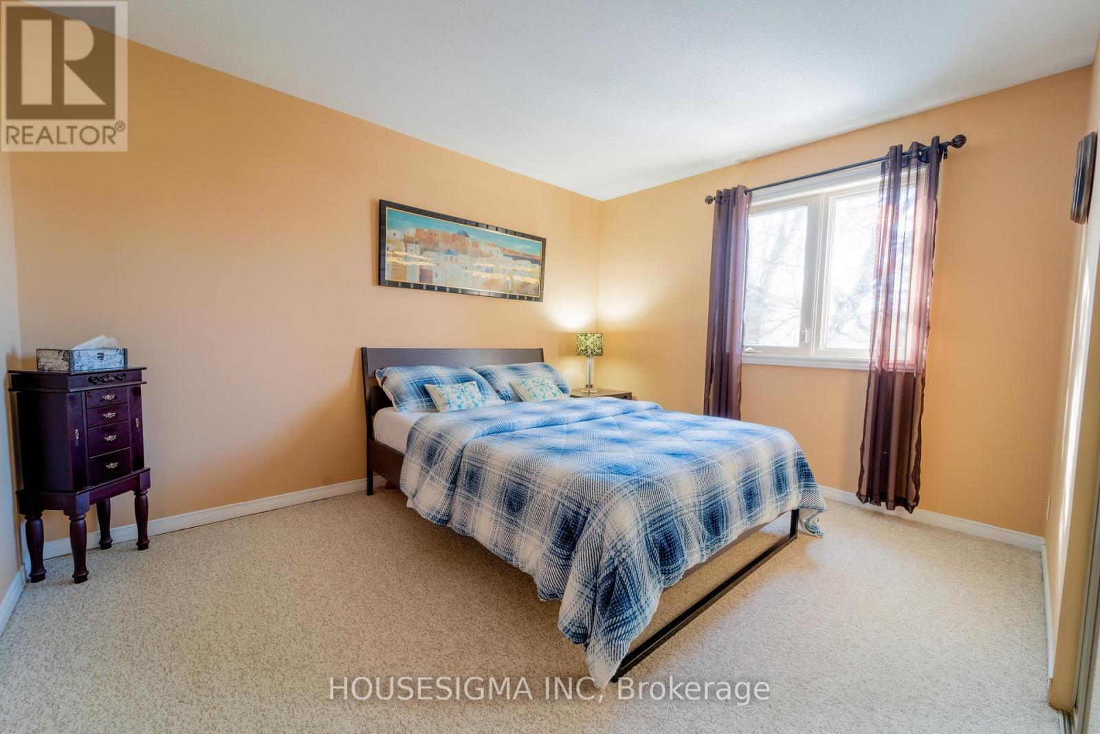 566 566 Falwyn Cres Crescent