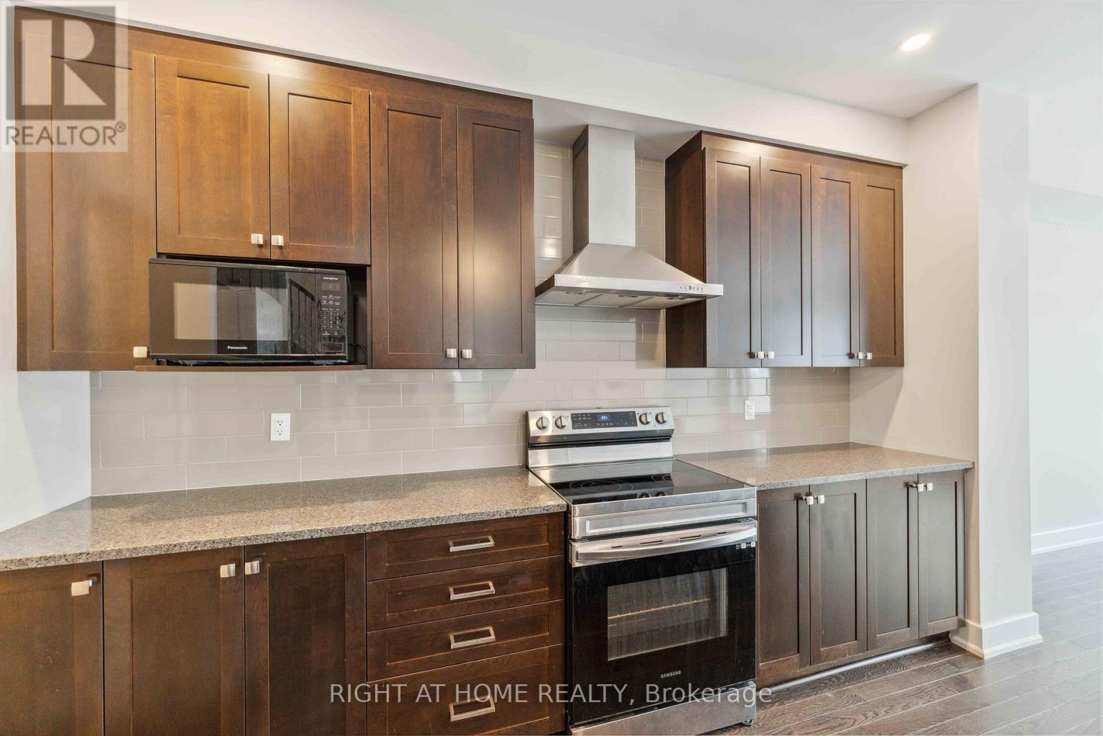 632 Moonflower Crescent W