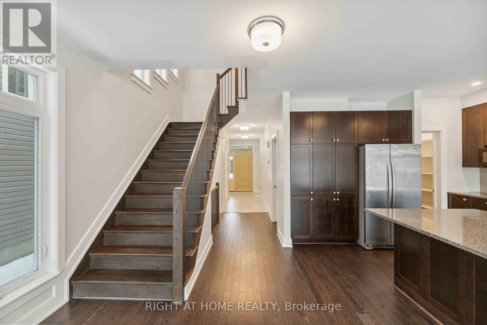 632 Moonflower Crescent W