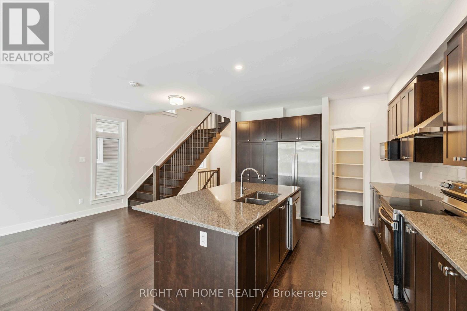 632 Moonflower Crescent W