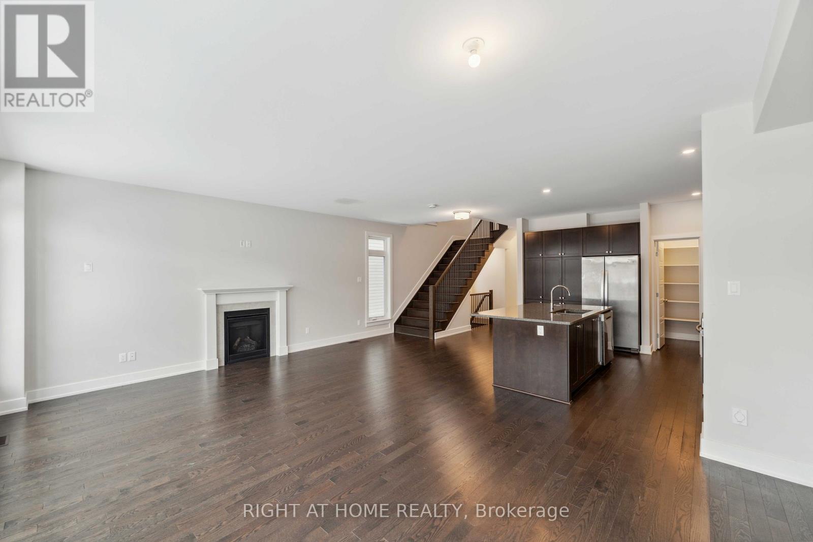 632 Moonflower Crescent W