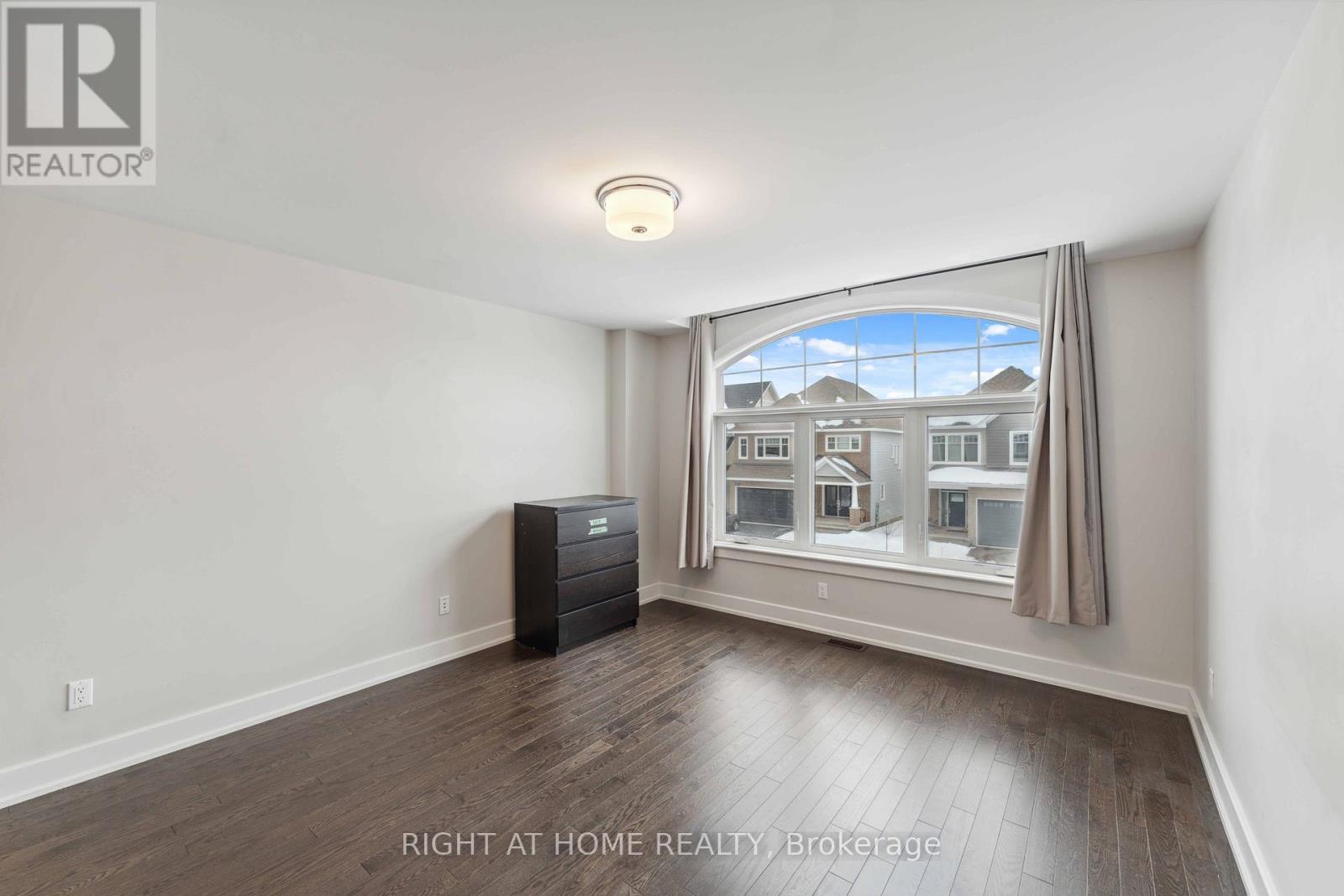 632 Moonflower Crescent W