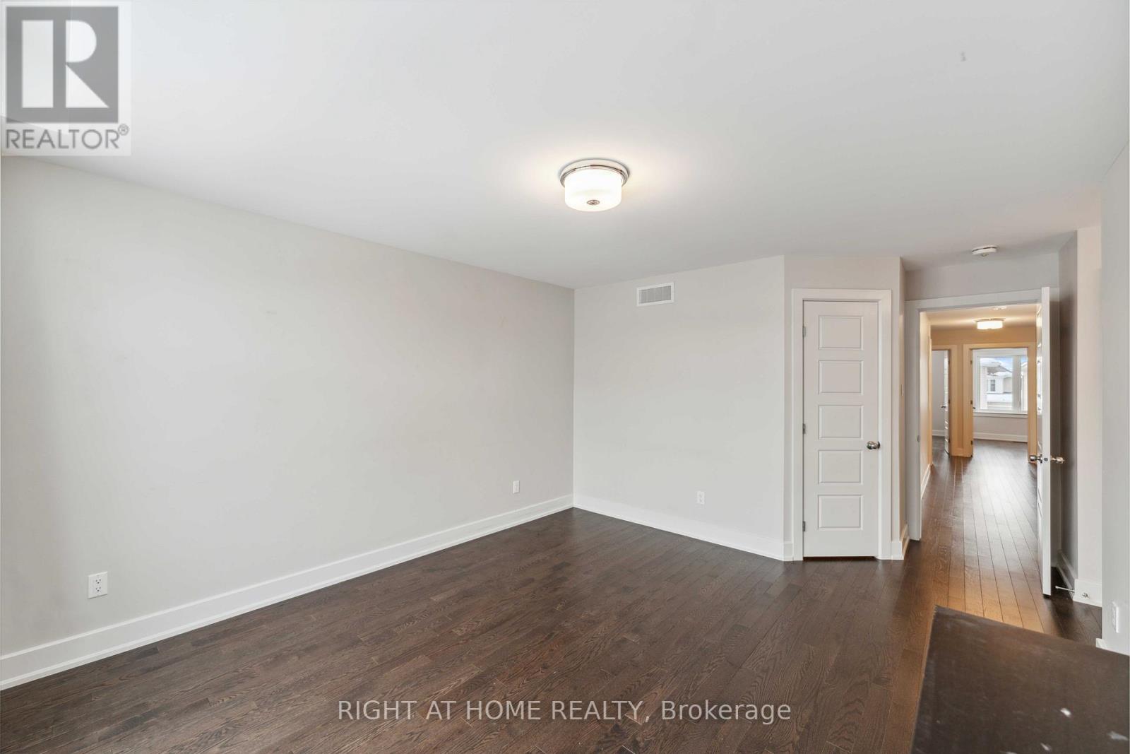 632 Moonflower Crescent W