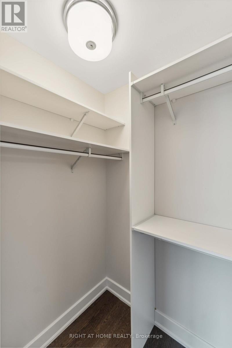 632 Moonflower Crescent W