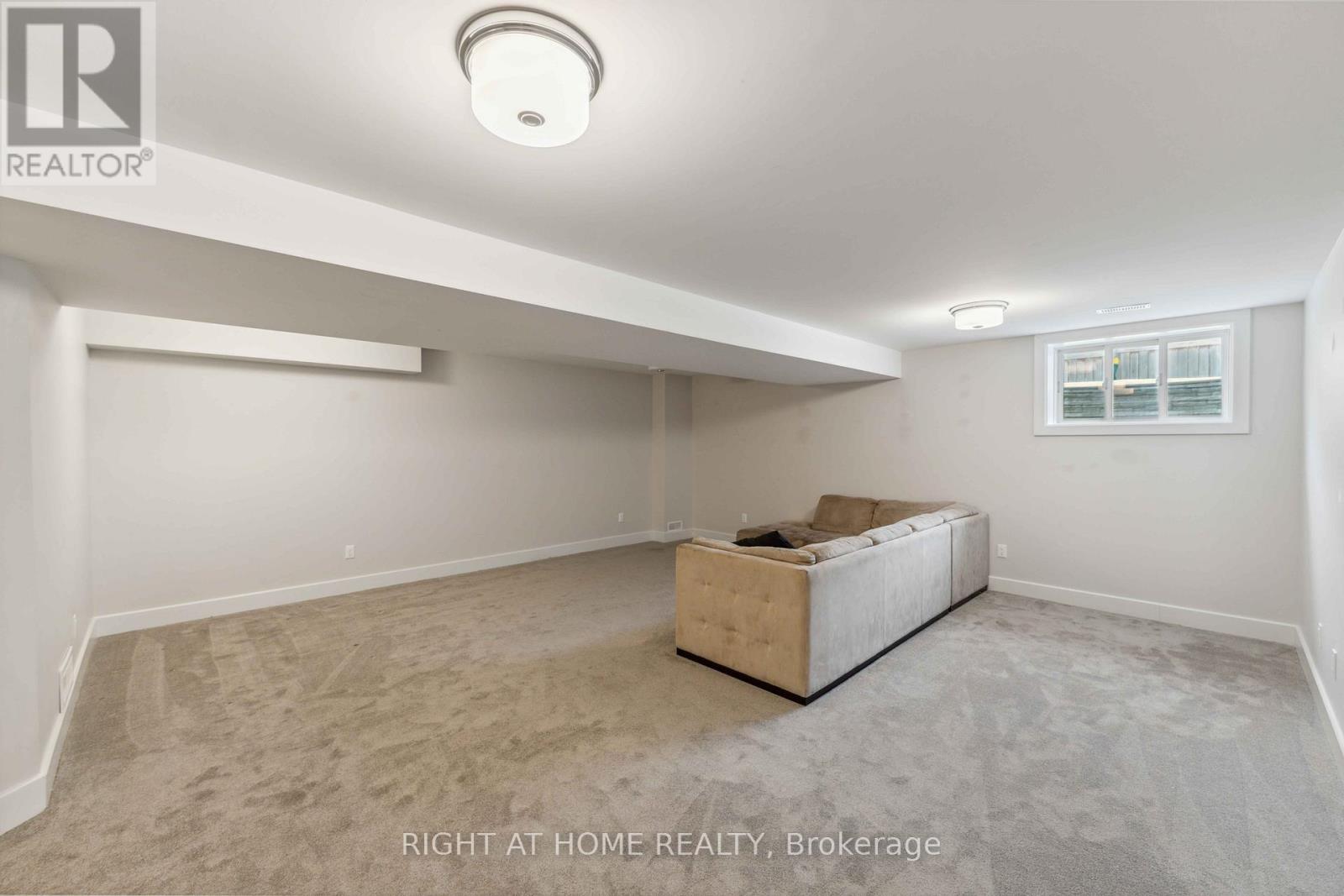 632 Moonflower Crescent W