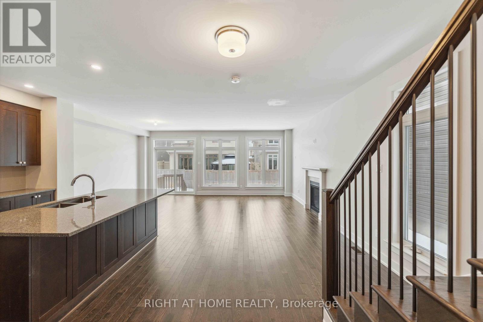 632 Moonflower Crescent W