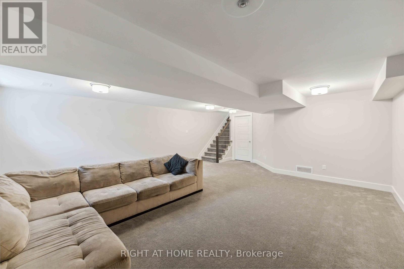 632 Moonflower Crescent W