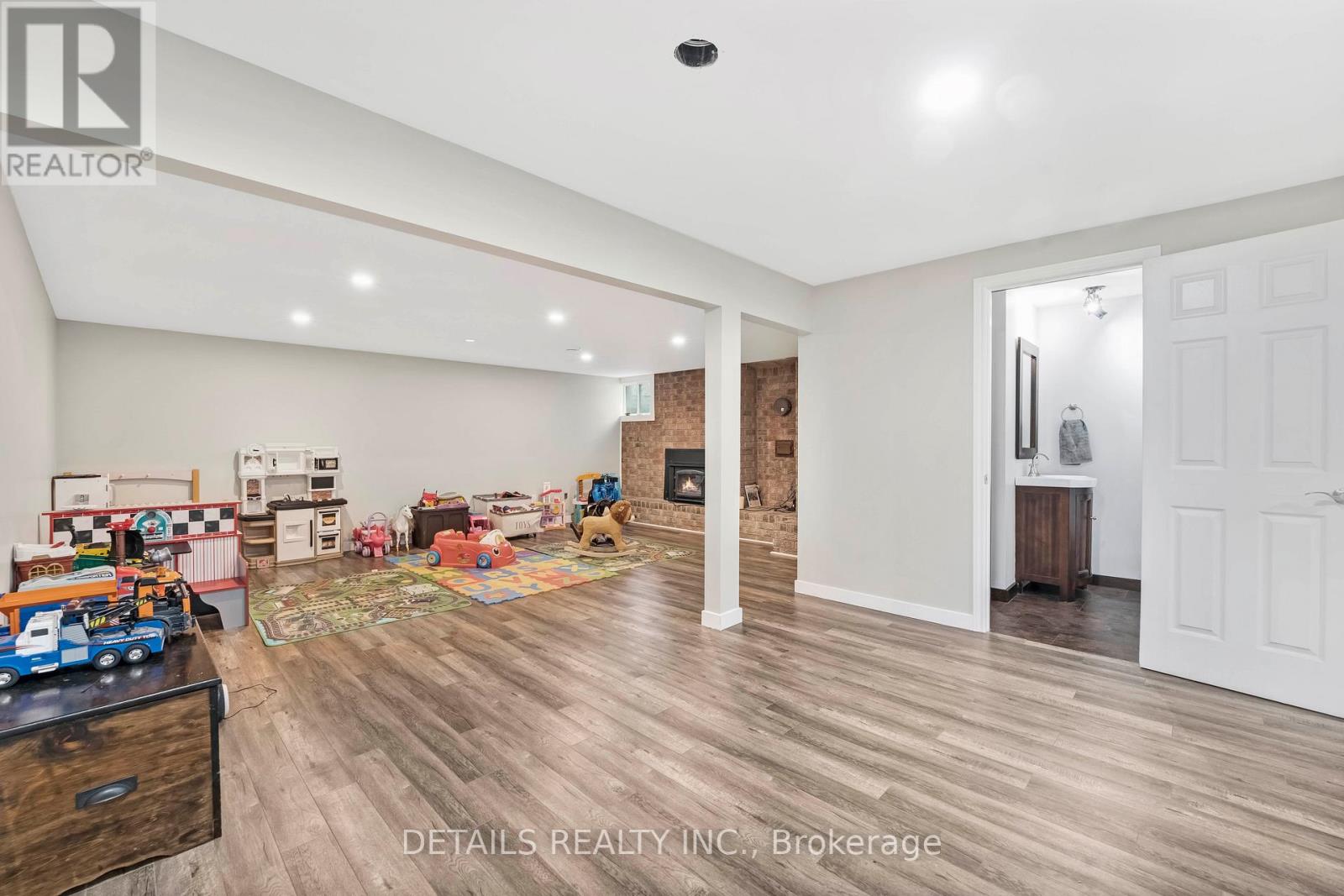 387 Campbell Side Road