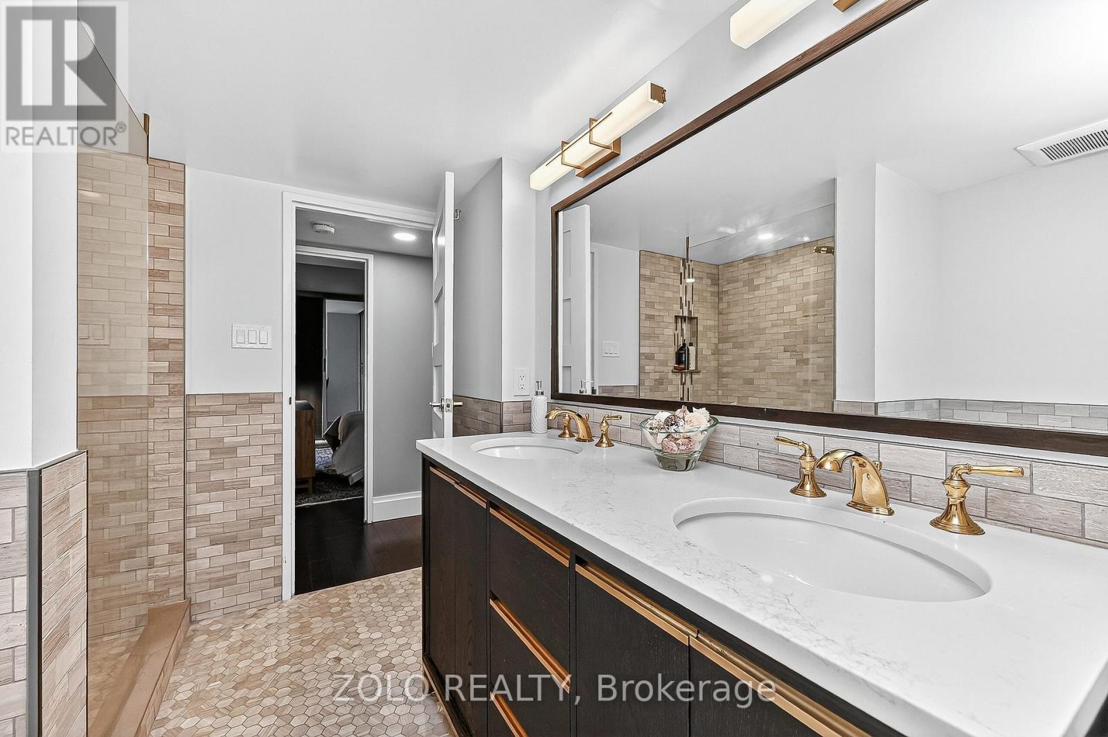 1101 - 160 George Street