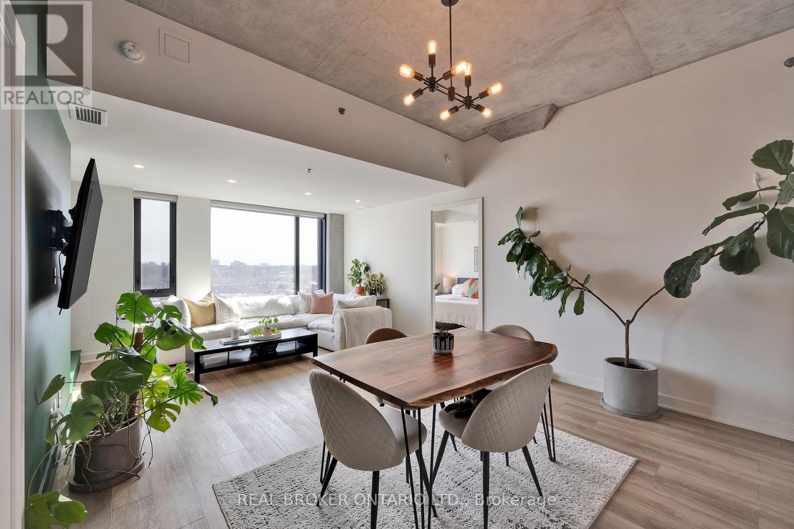 703 - 203 Catherine Street