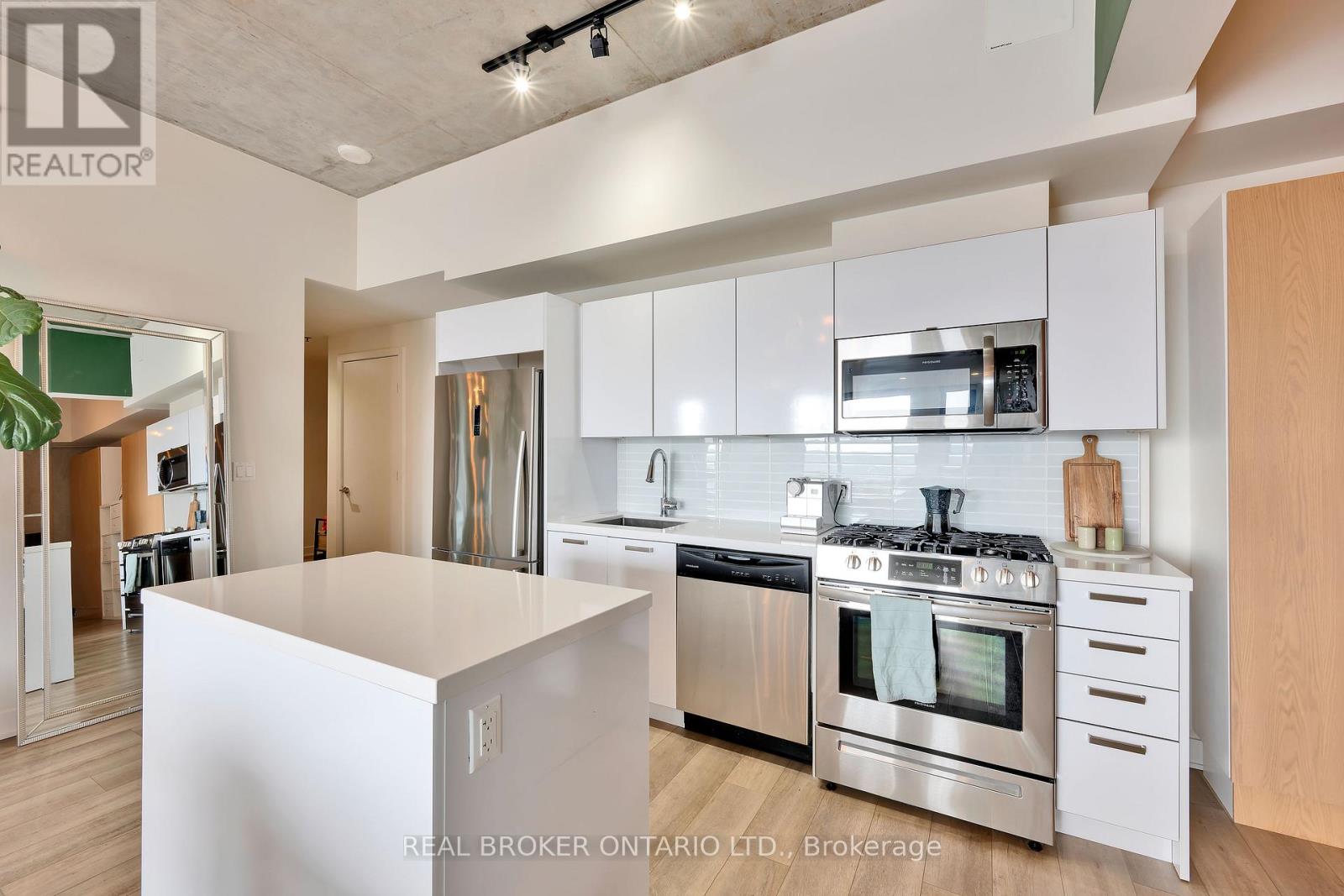 703 - 203 Catherine Street