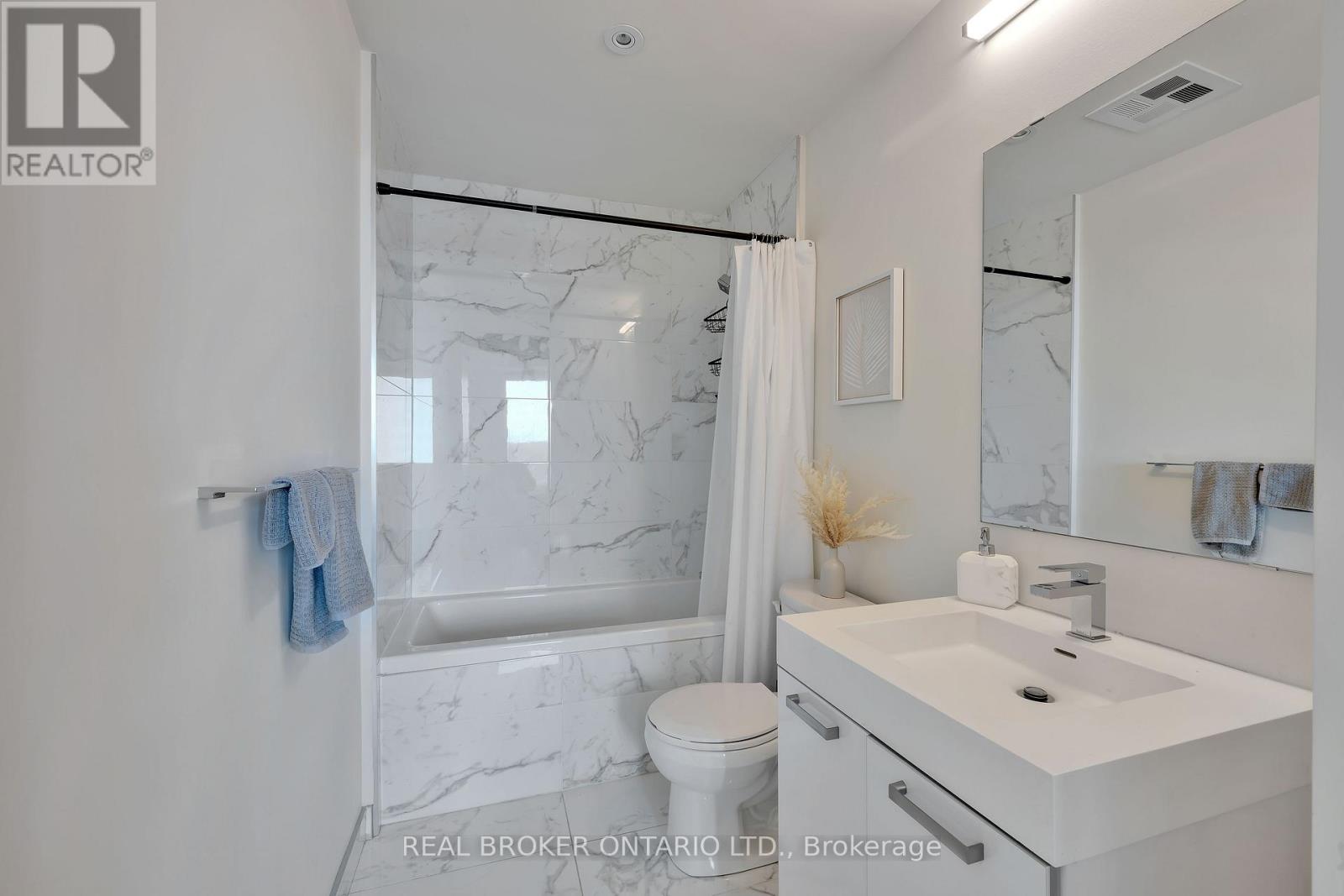 703 - 203 Catherine Street