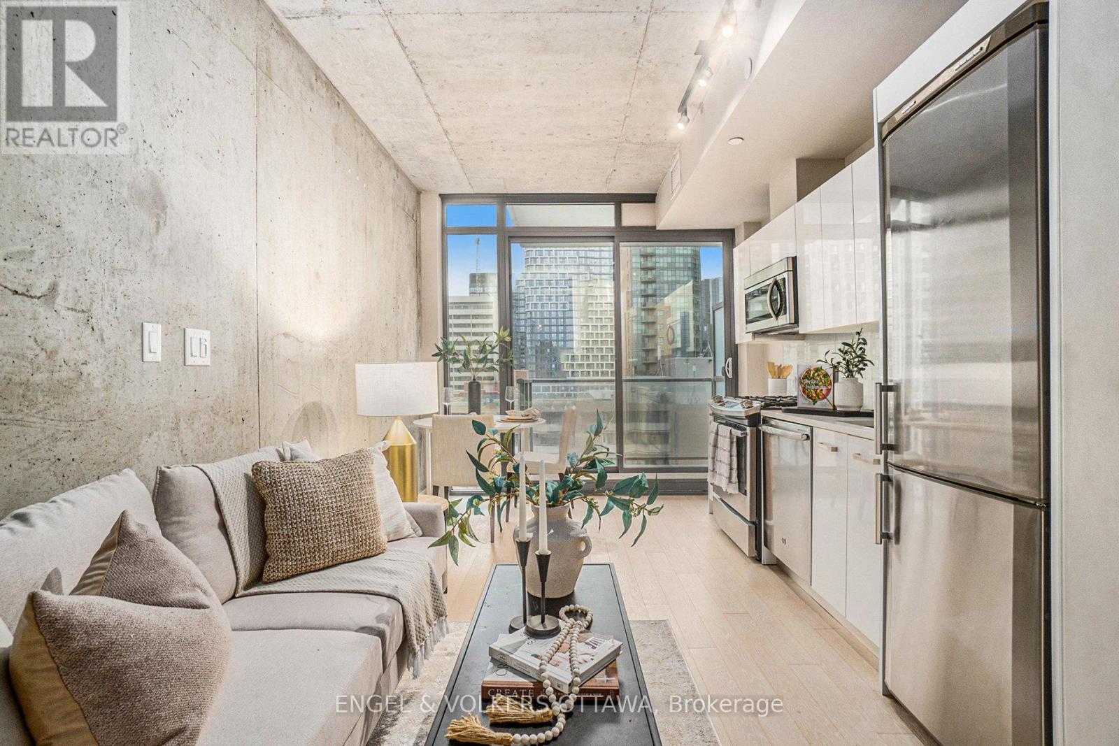 1113 - 224 Lyon Street N