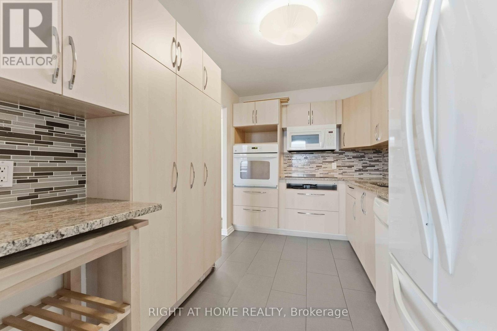 311 - 665 Bathgate Drive