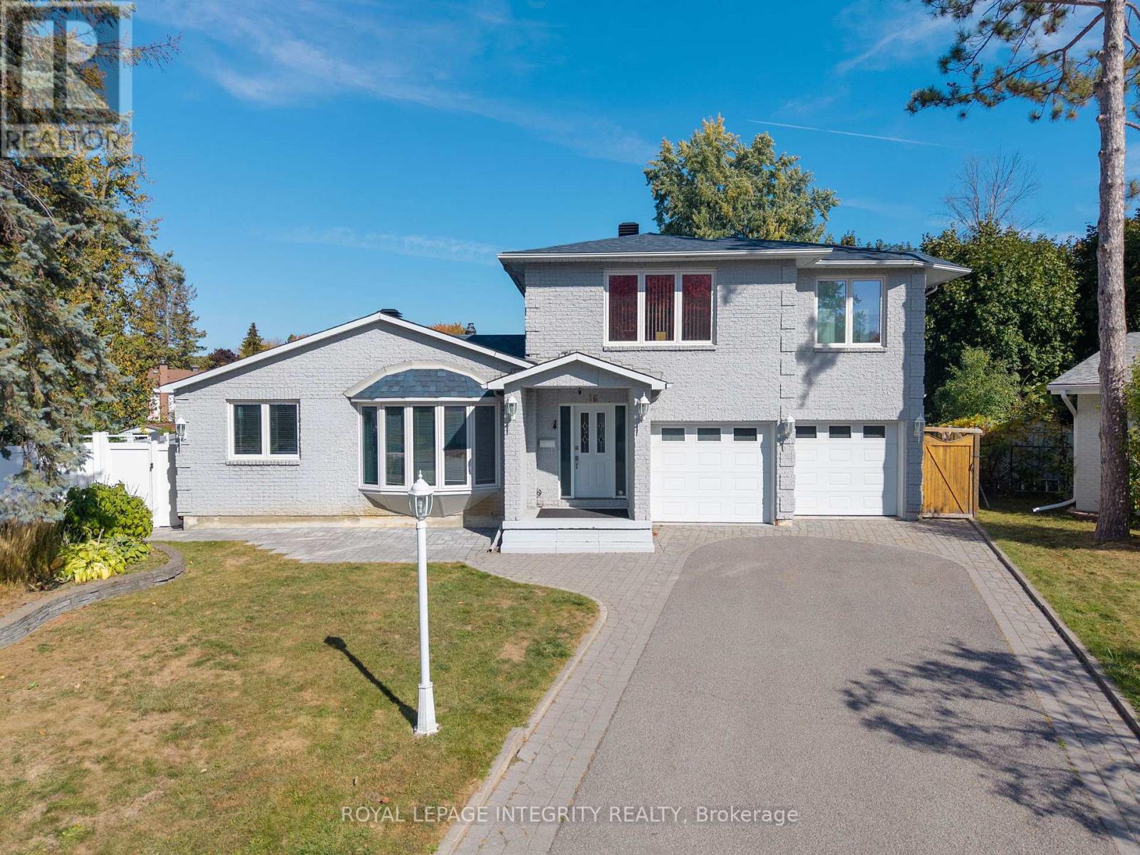 16 St Andrews Circle