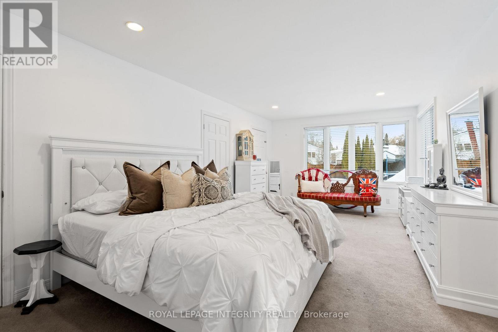 16 St Andrews Circle