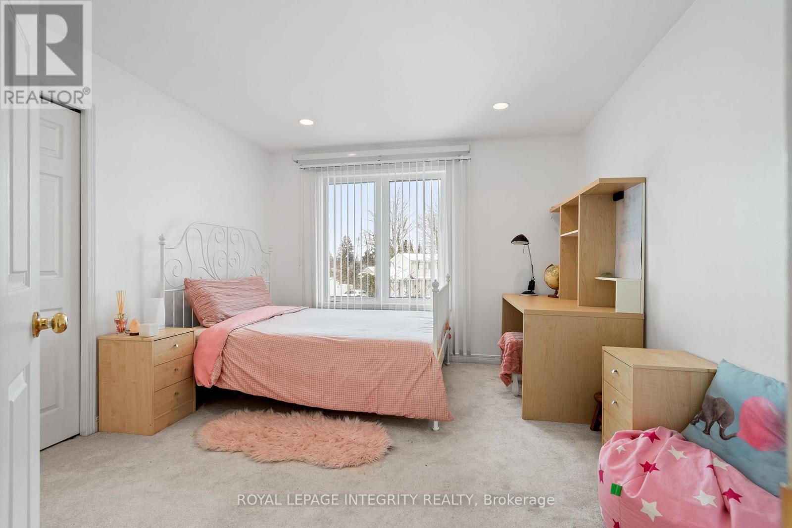 16 St Andrews Circle