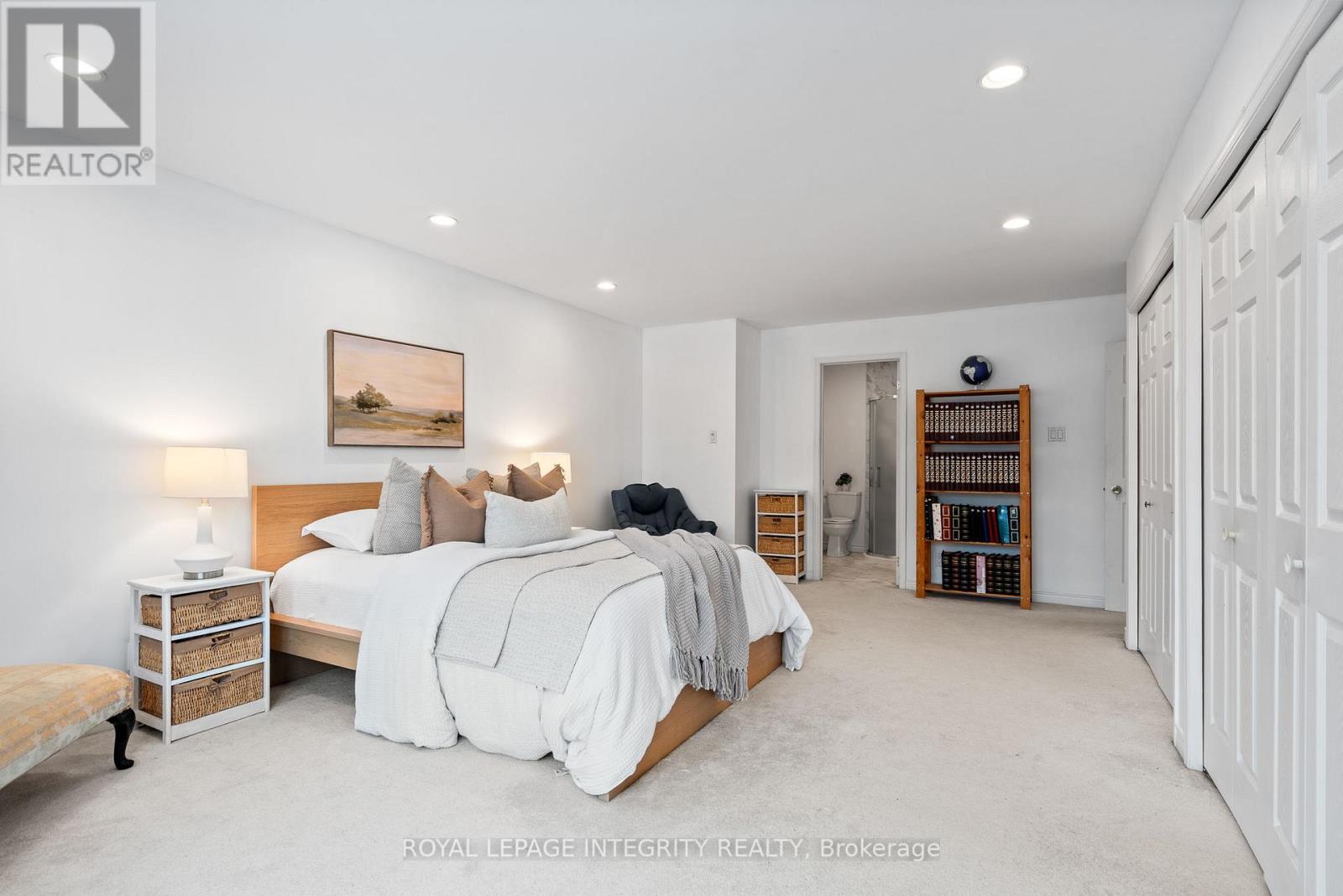 16 St Andrews Circle