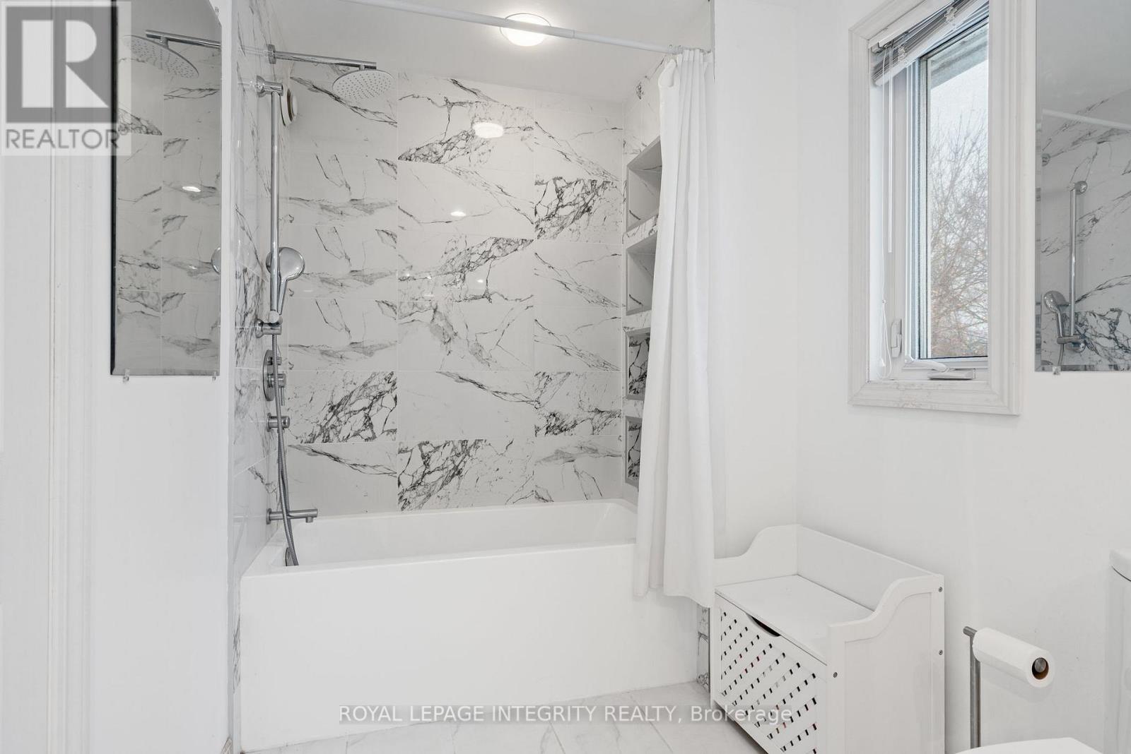 16 St Andrews Circle