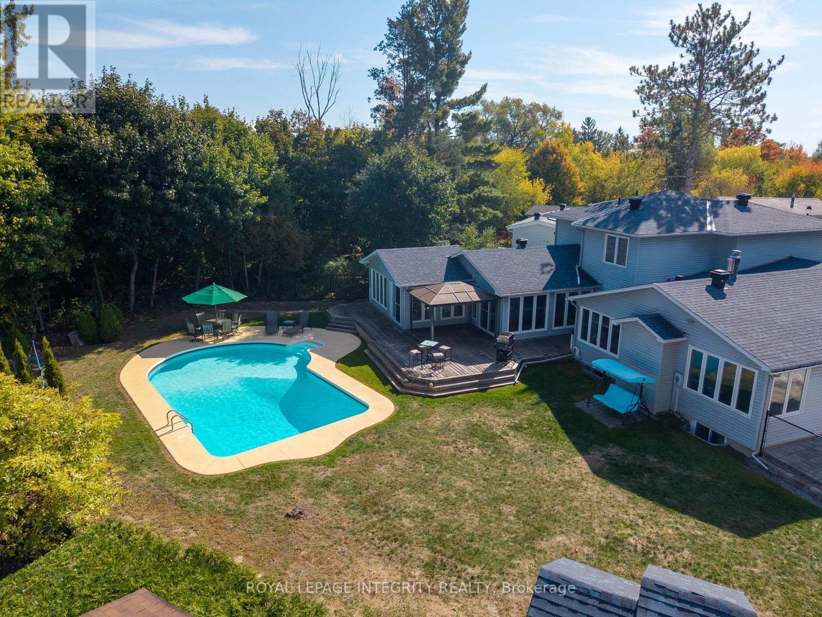 16 St Andrews Circle