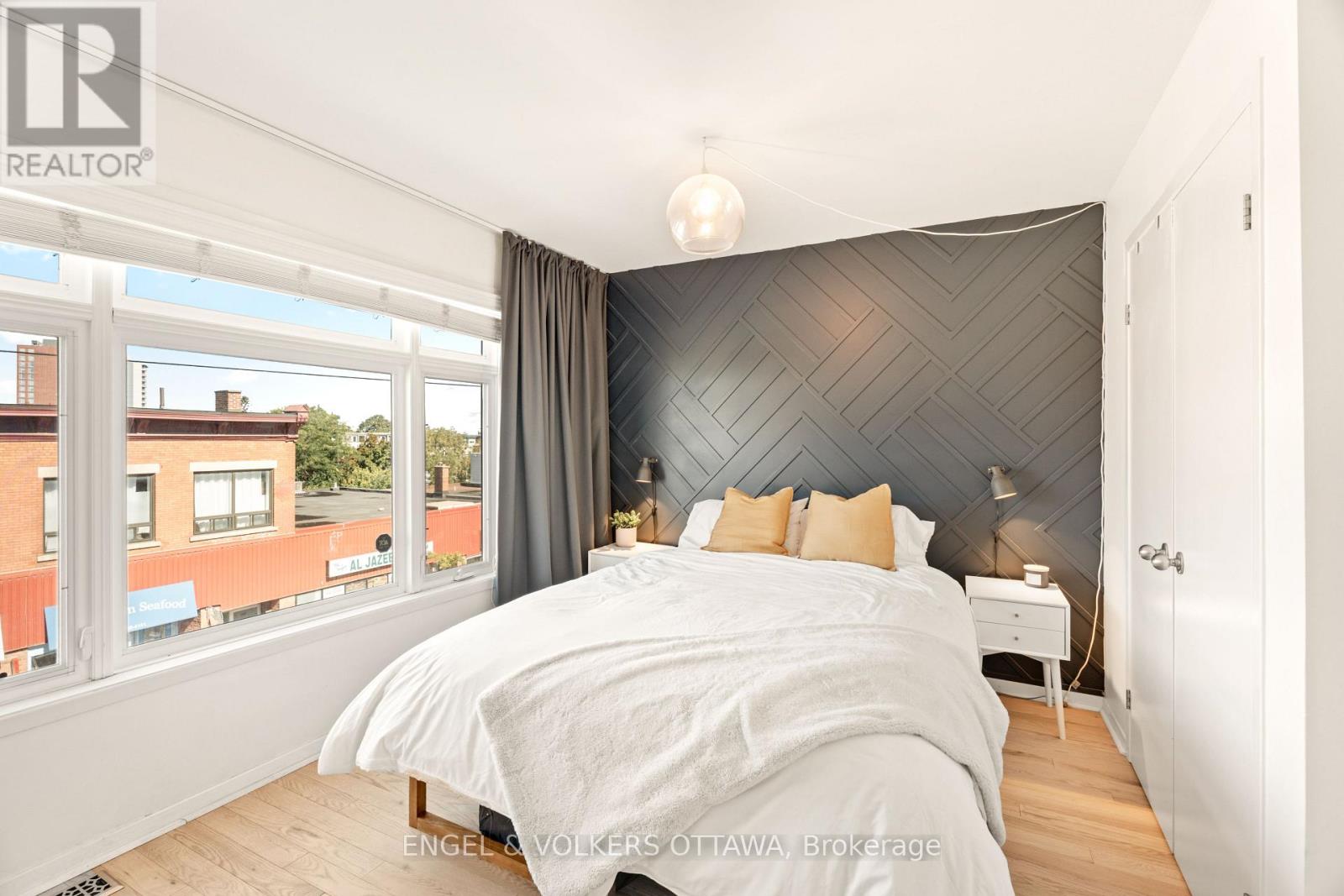 2 - 4 Sherbrooke Avenue