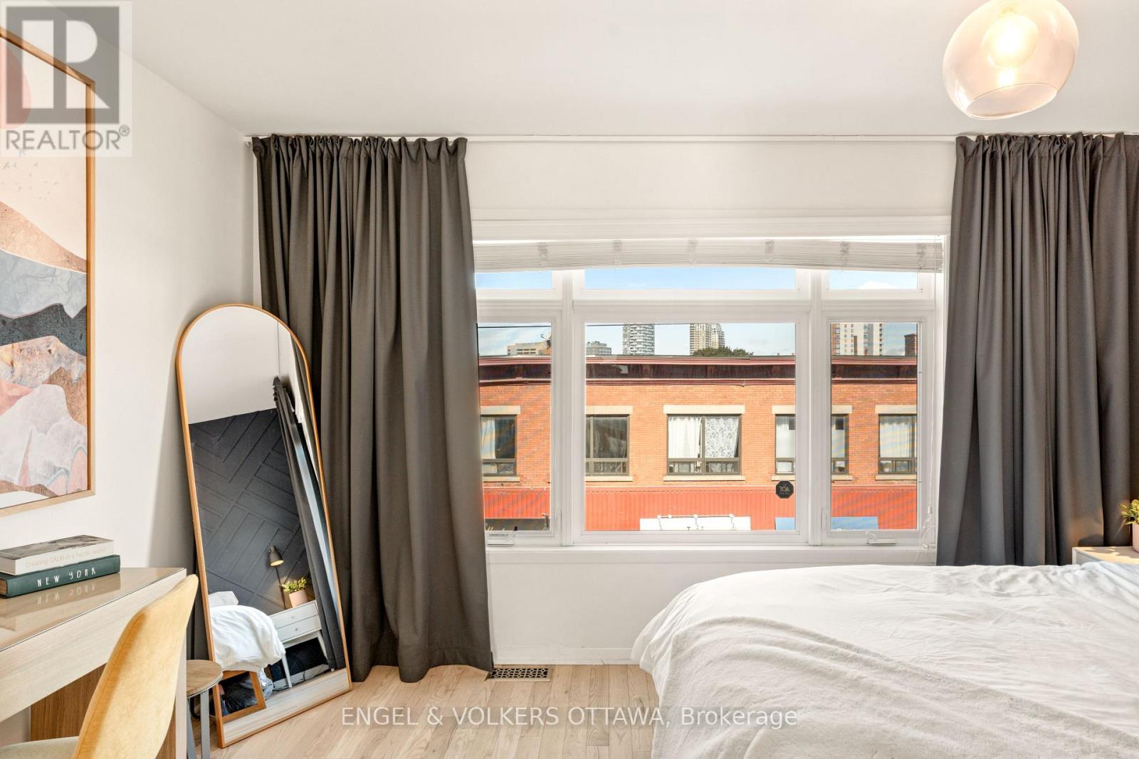 2 - 4 Sherbrooke Avenue