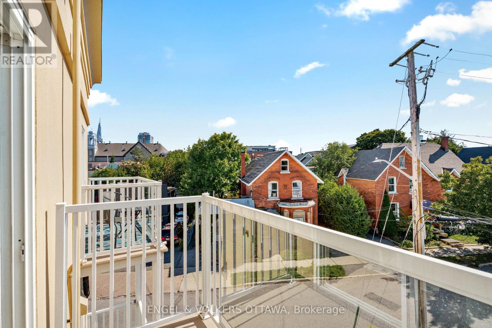 2 - 4 Sherbrooke Avenue