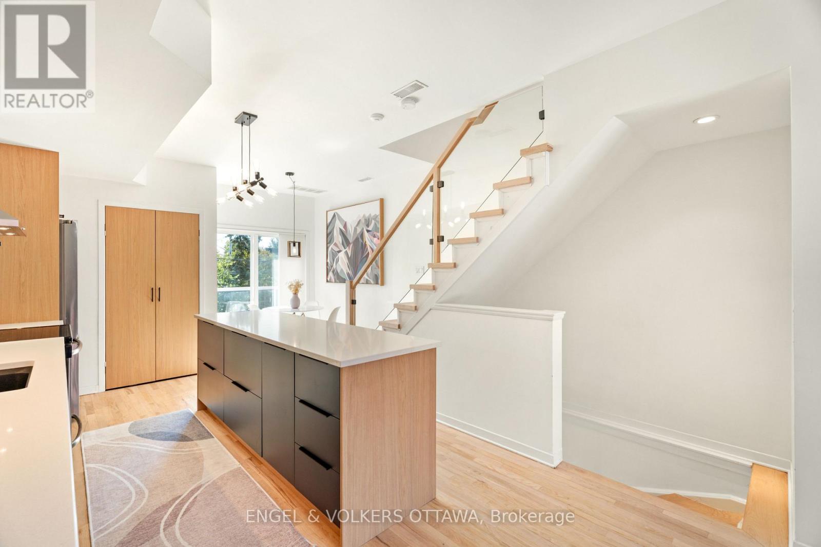 2 - 4 Sherbrooke Avenue