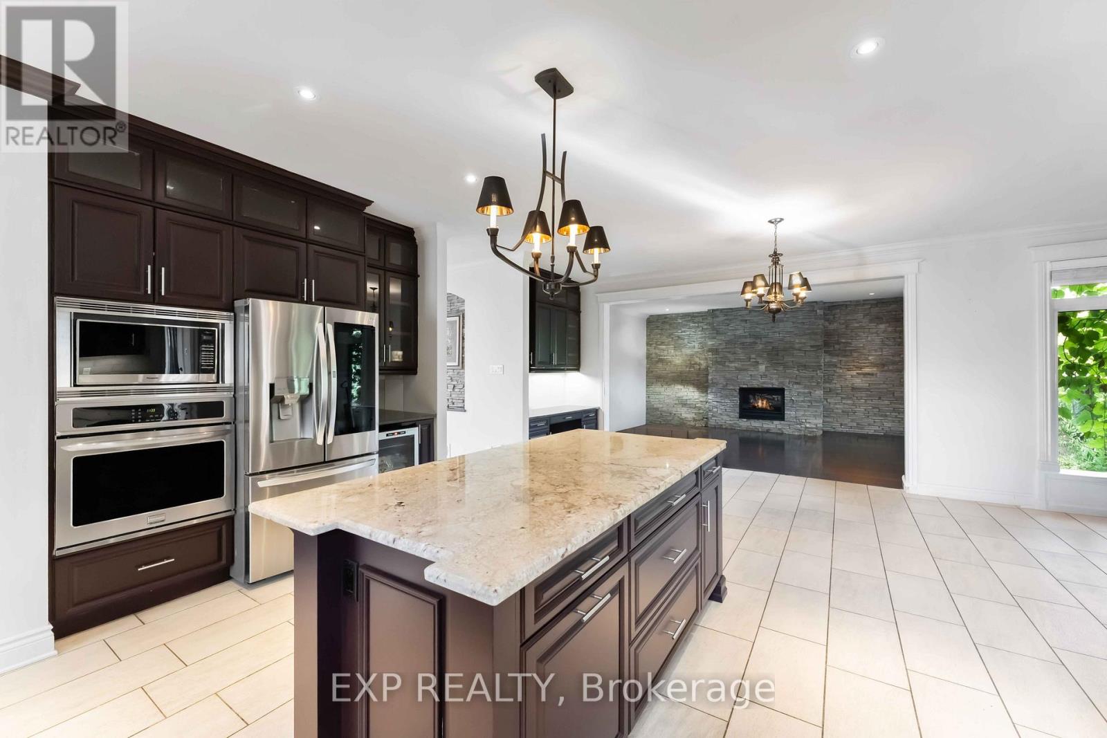 6984 Lakes Park Drive