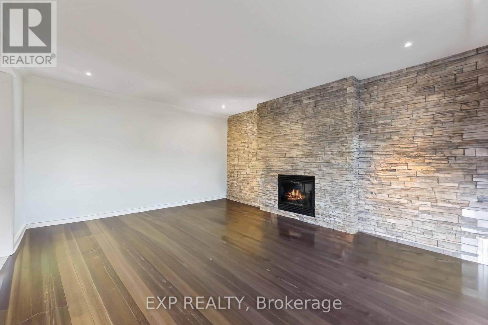 6984 Lakes Park Drive