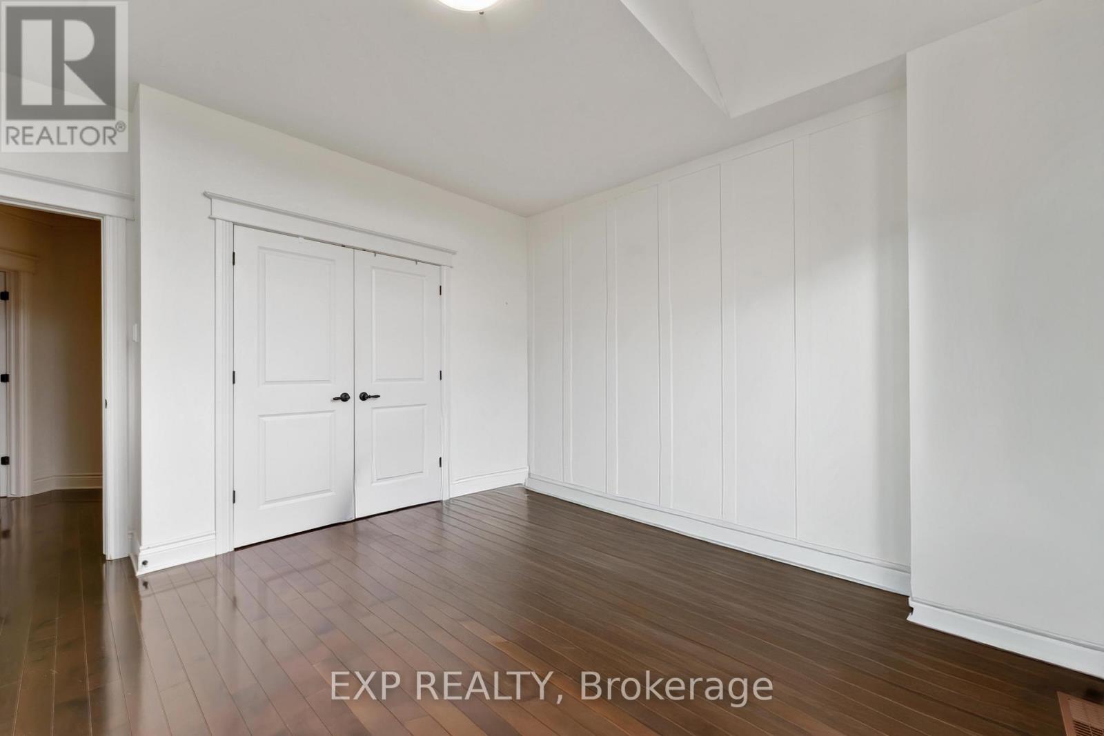 6984 Lakes Park Drive