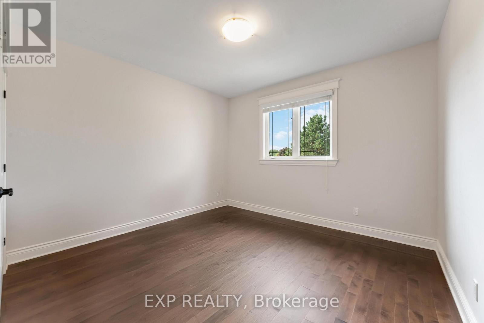 6984 Lakes Park Drive