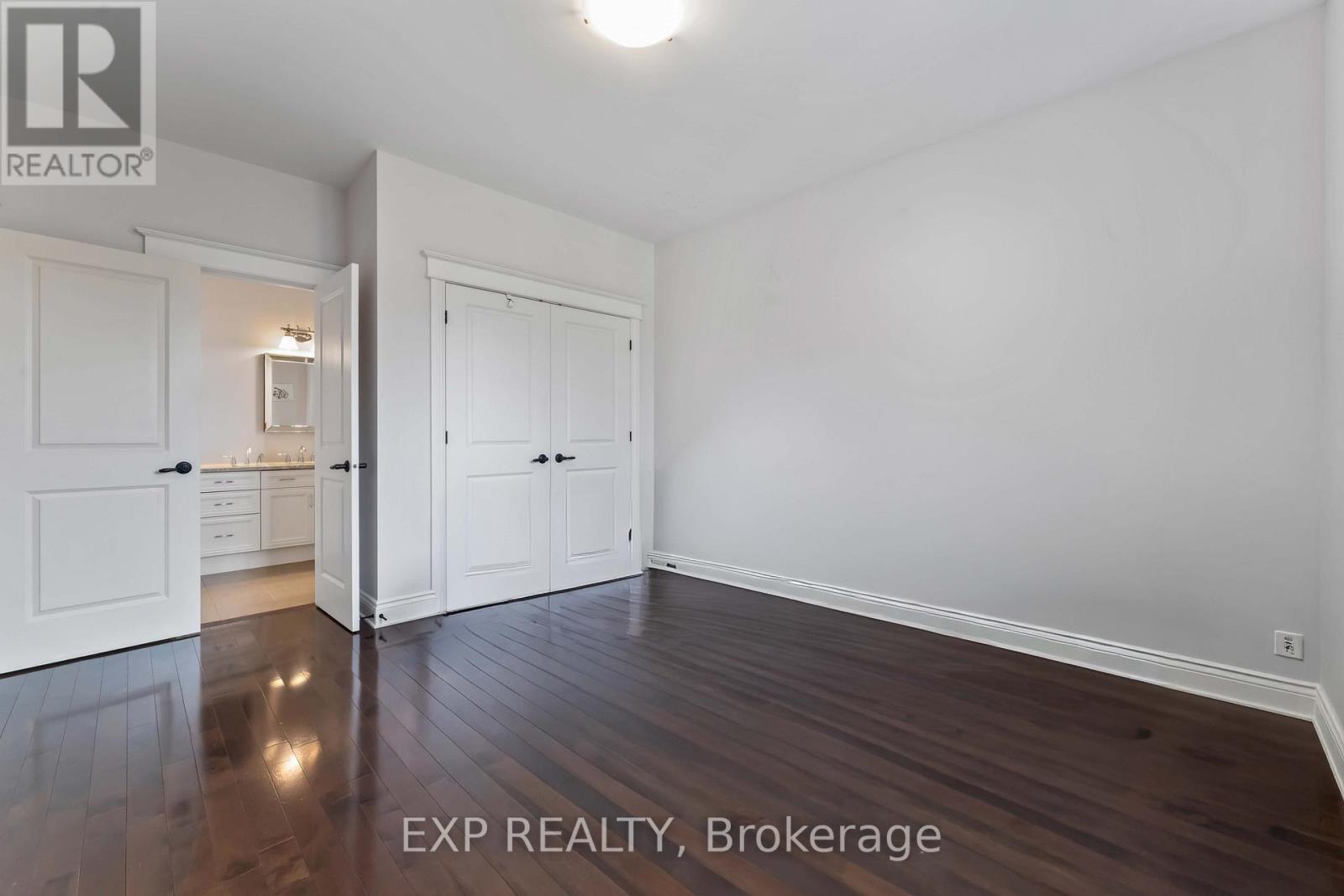 6984 Lakes Park Drive