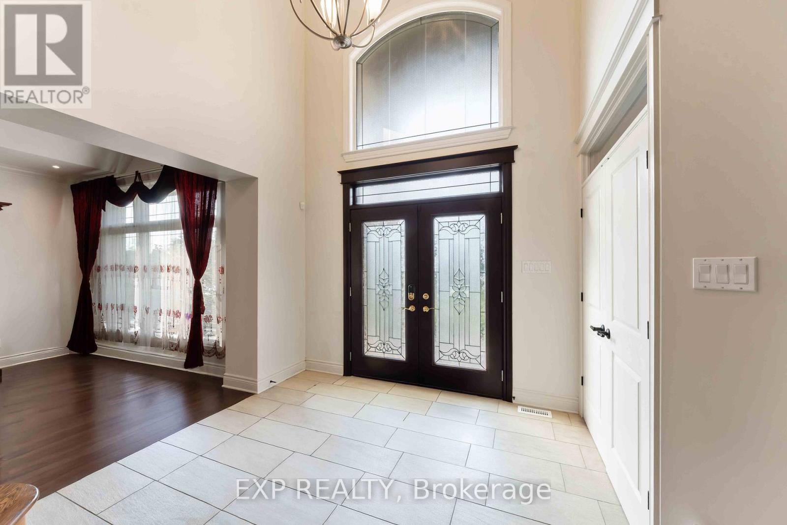 6984 Lakes Park Drive