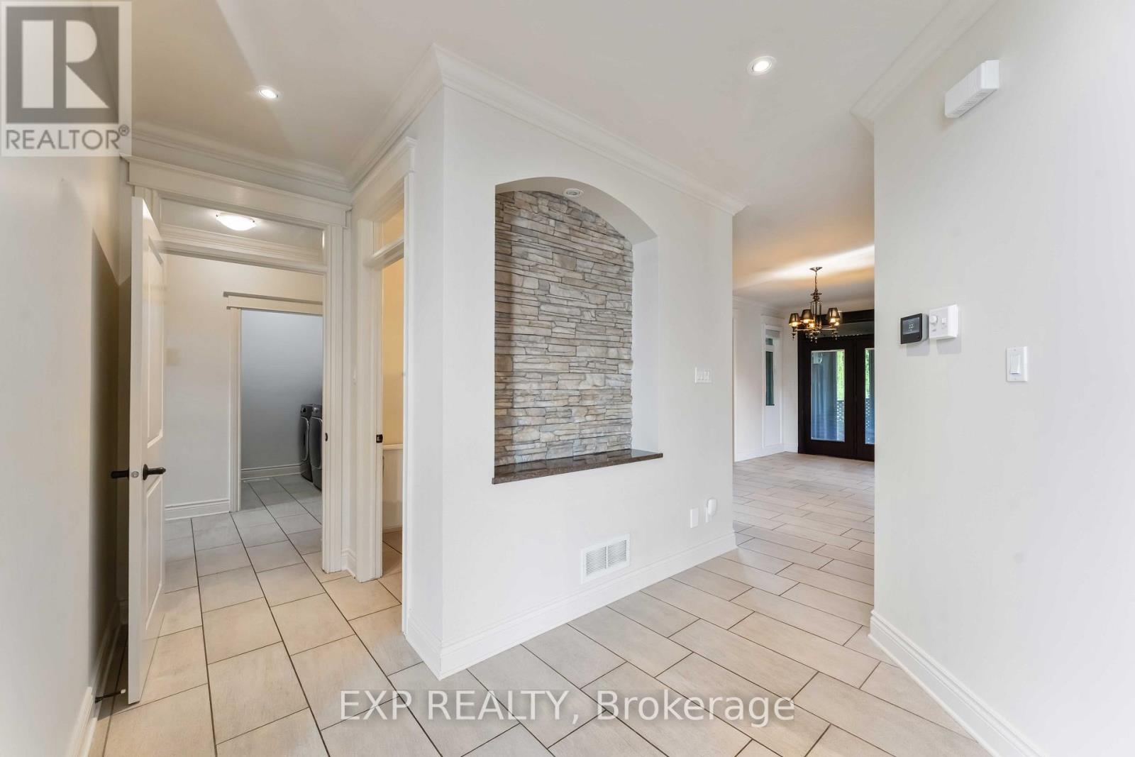 6984 Lakes Park Drive