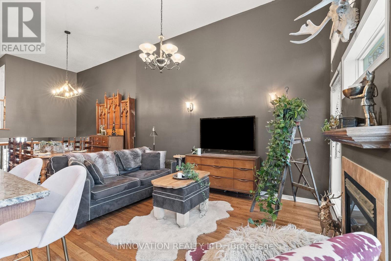 246 Gladeview Private