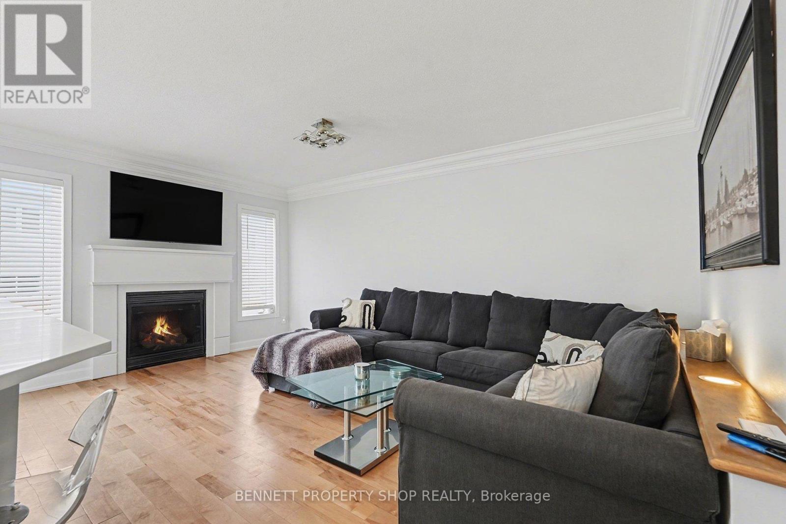 427 Montserrat Street