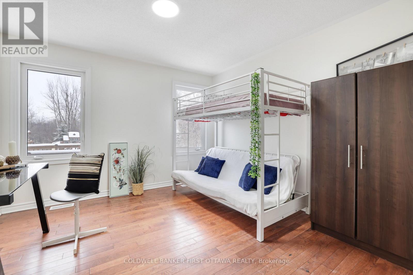 11 Rideau Crossing Crescent