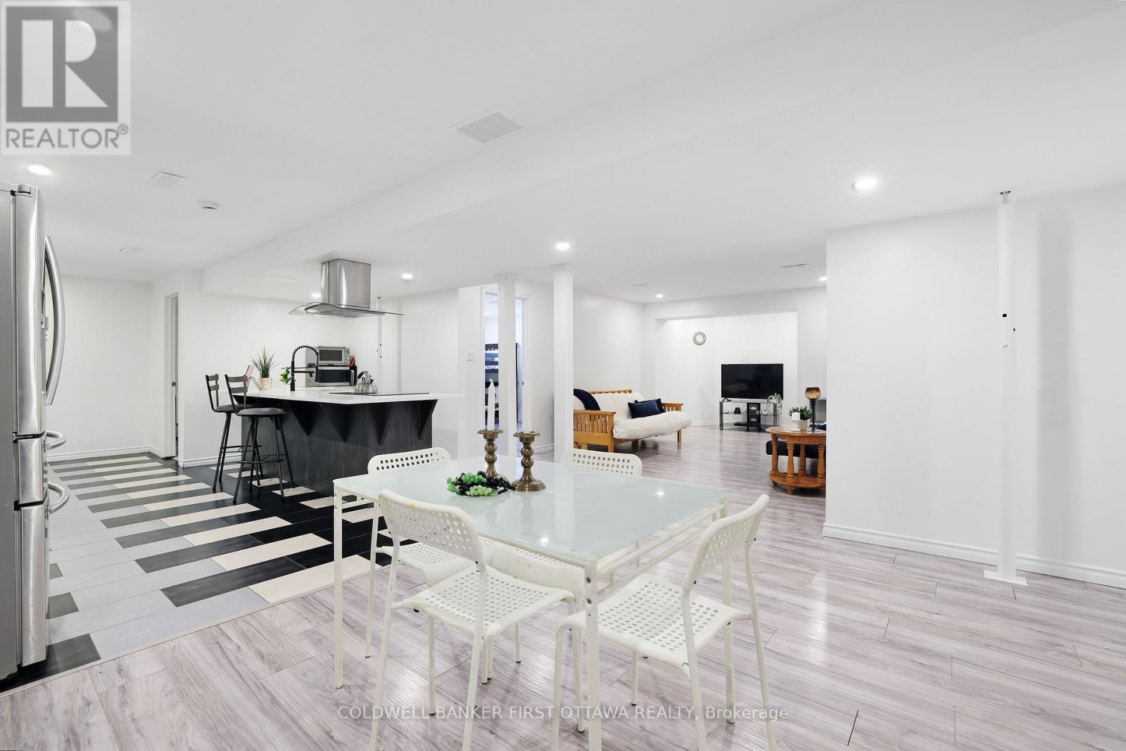 11 Rideau Crossing Crescent