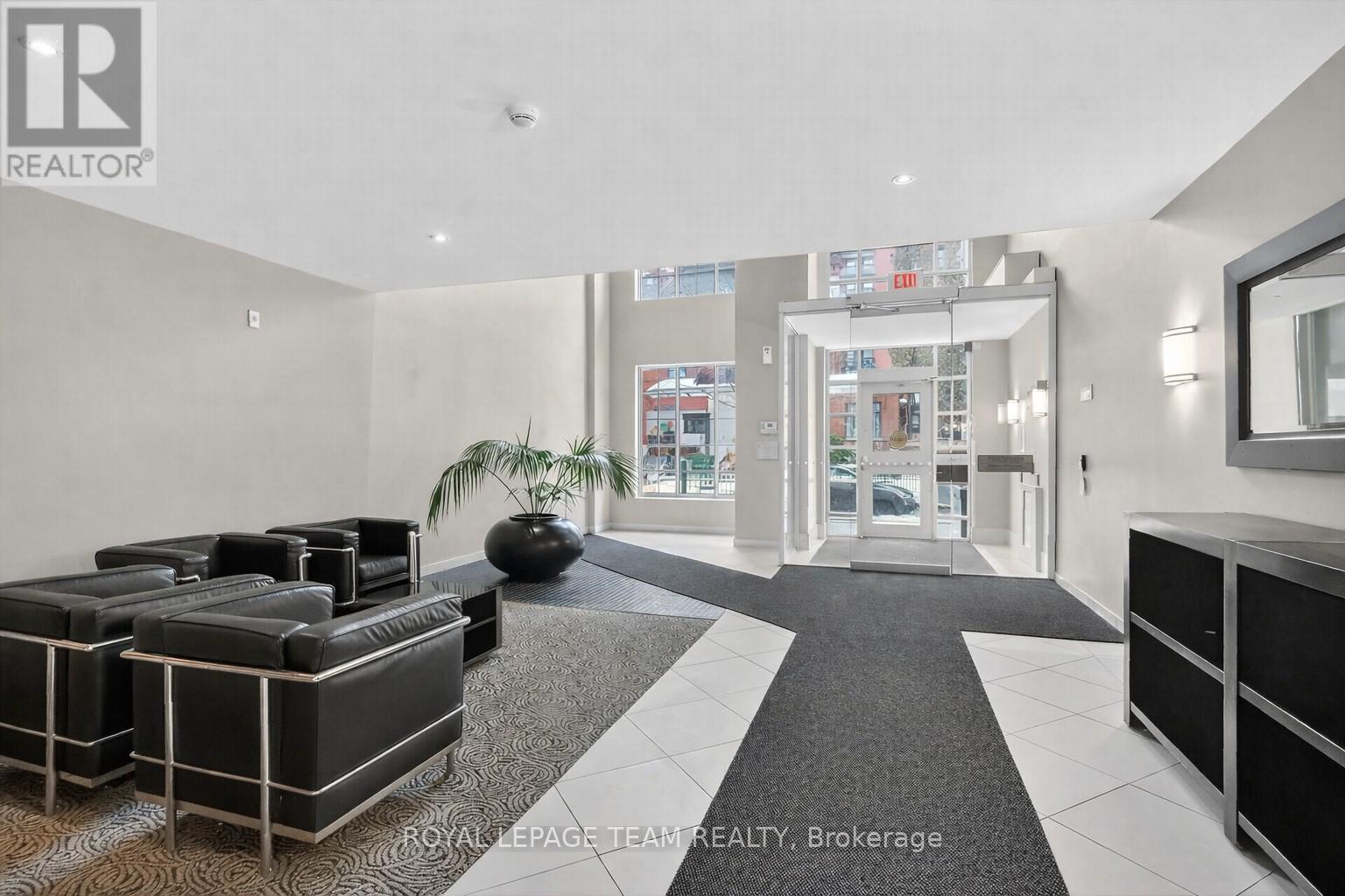 804 - 138 Somerset Street W