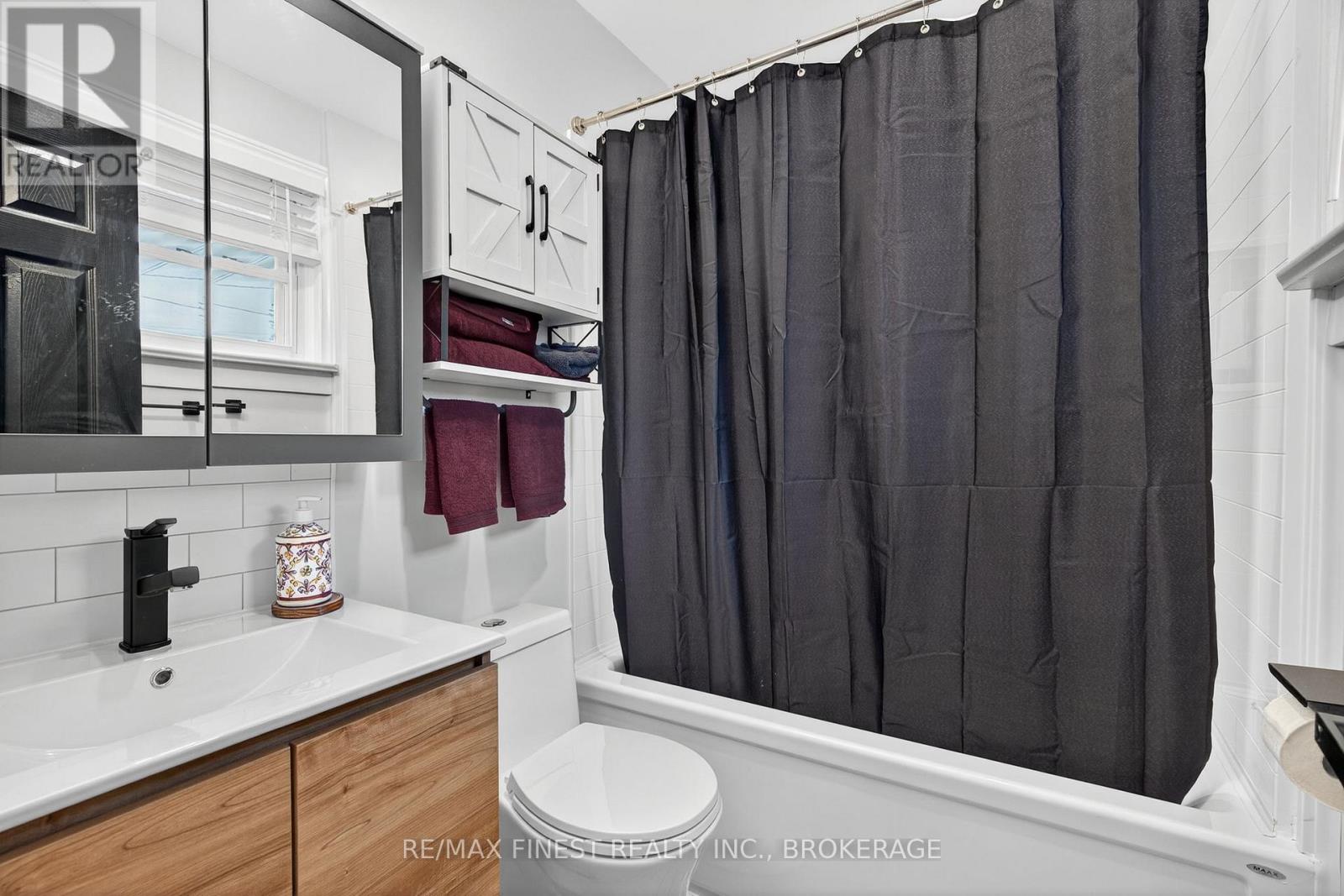 105 Salisbury Avenue