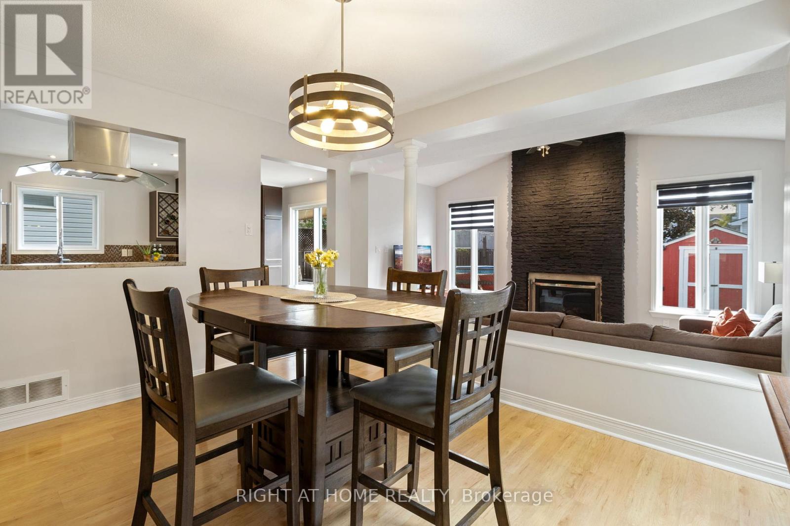 139 Locheland Crescent