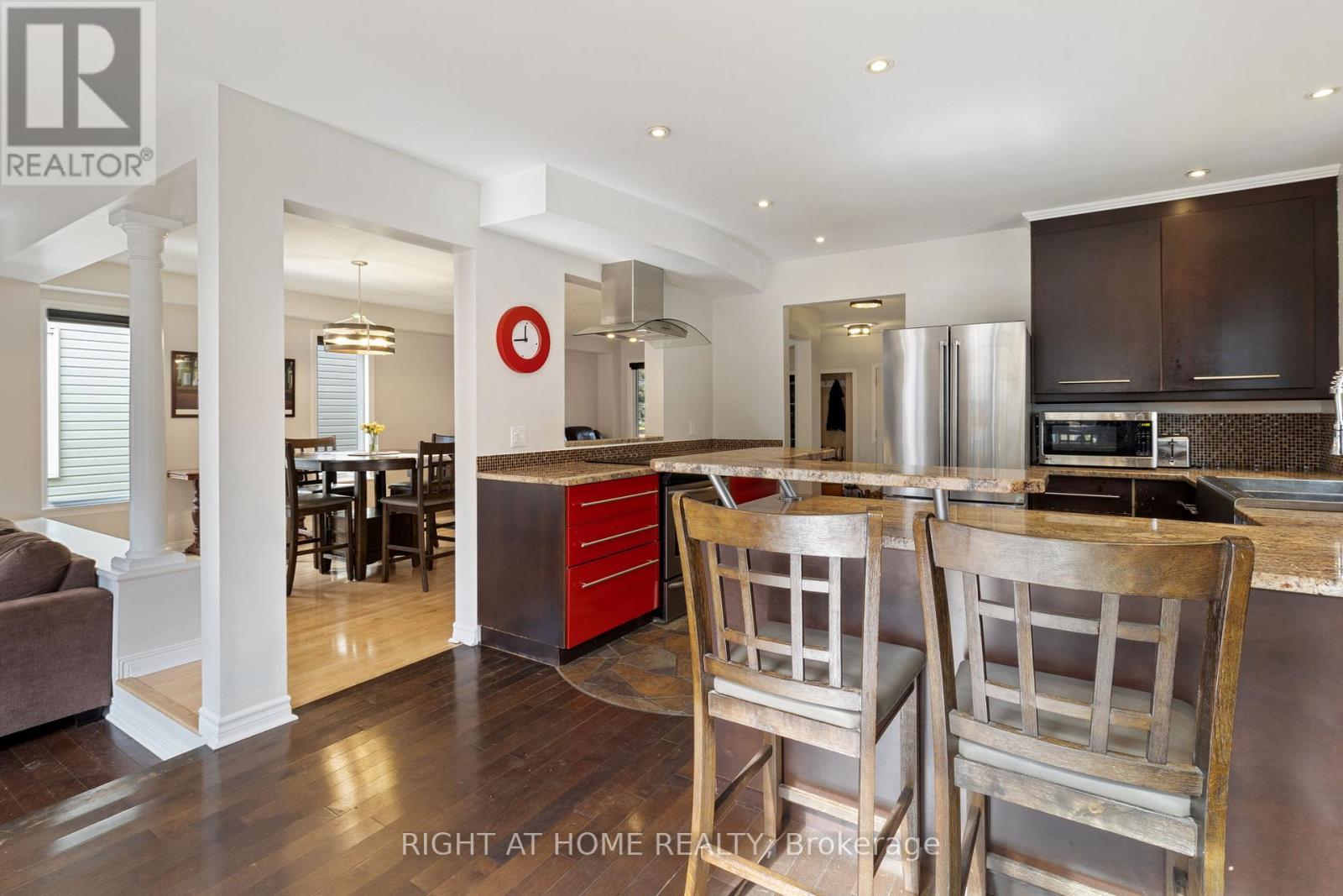 139 Locheland Crescent