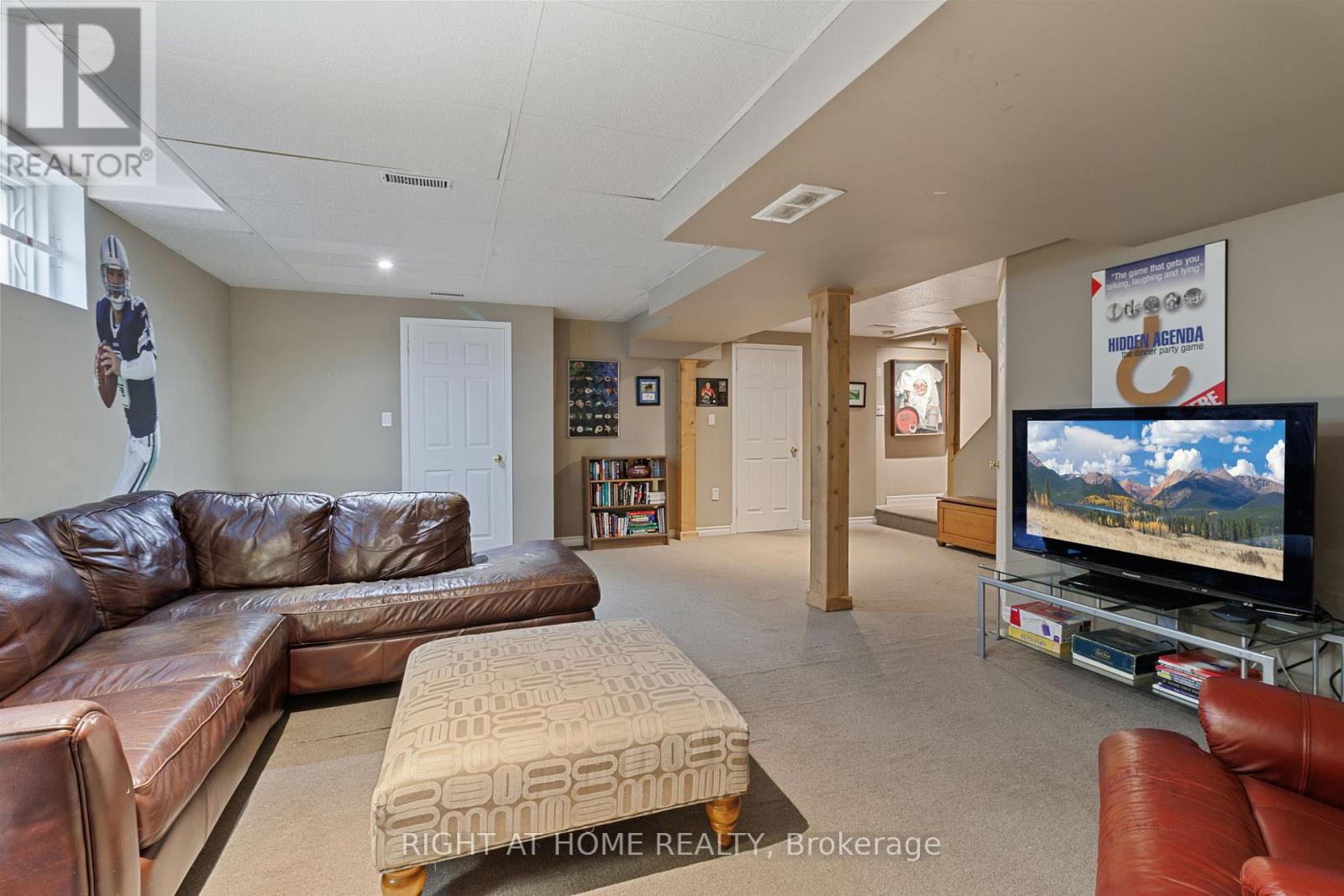 139 Locheland Crescent