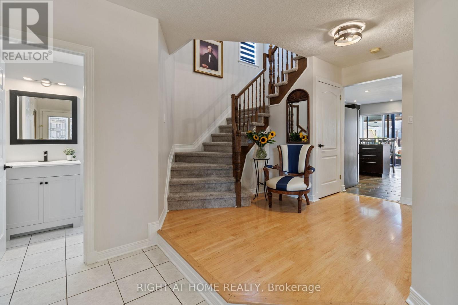 139 Locheland Crescent