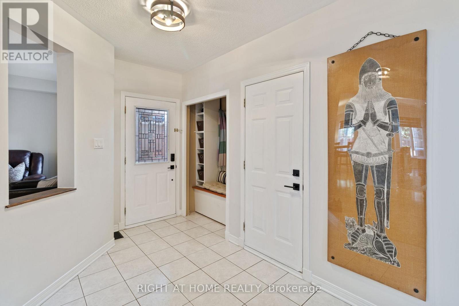 139 Locheland Crescent